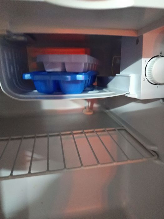 Frigorífico mini bar, basicamente novo