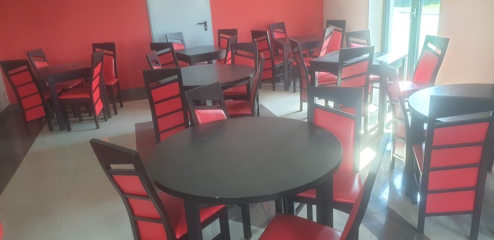 Meble do restauracji krzesła stoły