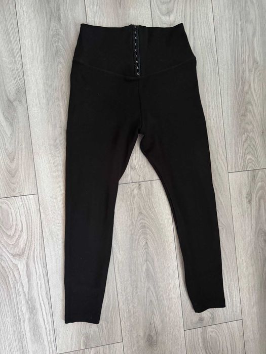 Legginsy z gorsetowym wysokim stanem z zapięciem
