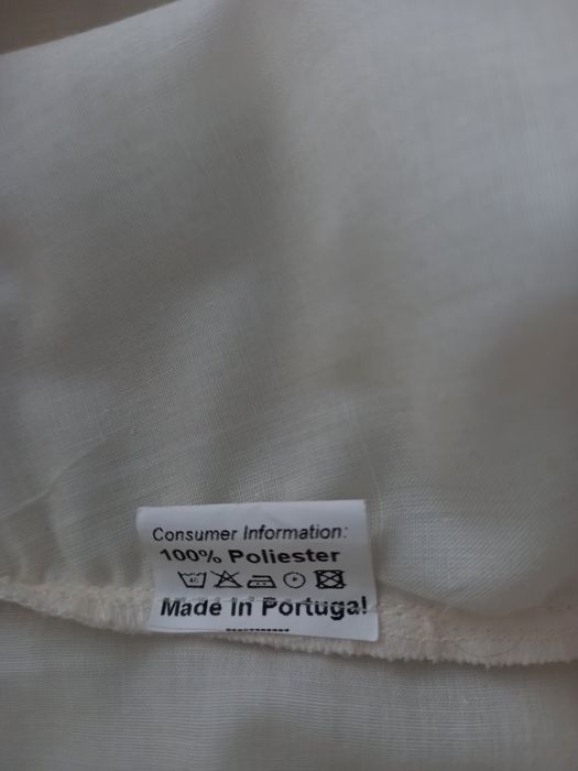 Vestido novo de comunhão de menina