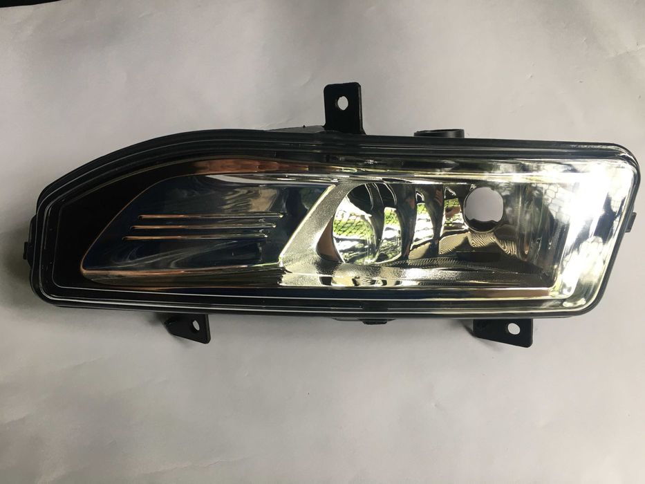 Противотуманные фары Nissan Leaf 2018 ZE1