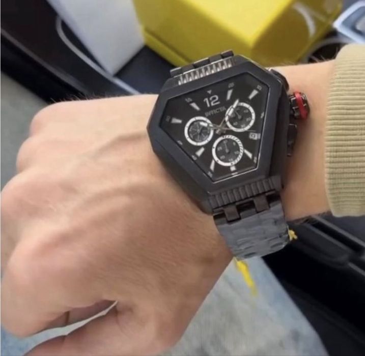 Швейцарський чоловічий годинник Invicta