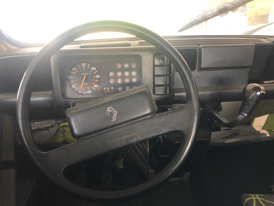 Renault 4L em estado irrepreensível