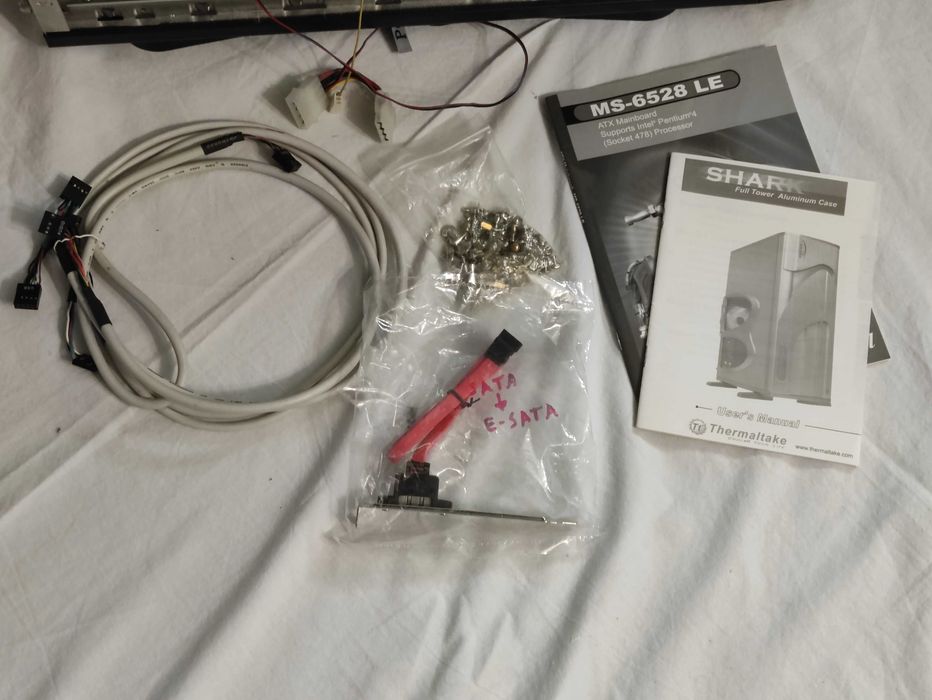 Caixa Thermaltake Shark VA700 BWA - Aluminium Full Tower e MotherBoad