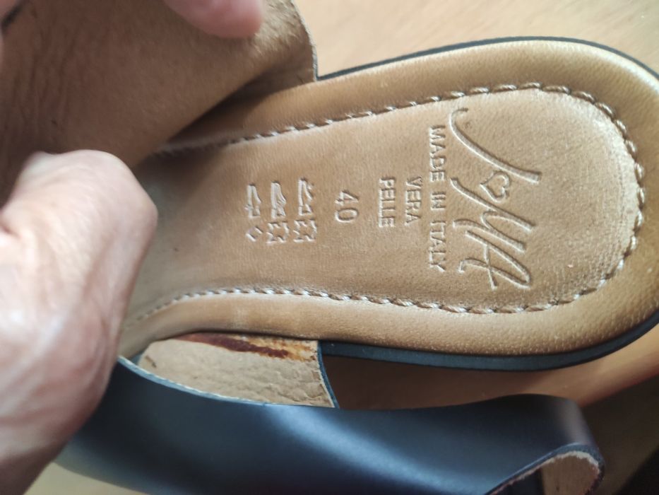 Босоніжки р.40 Італія натуральна шкіра