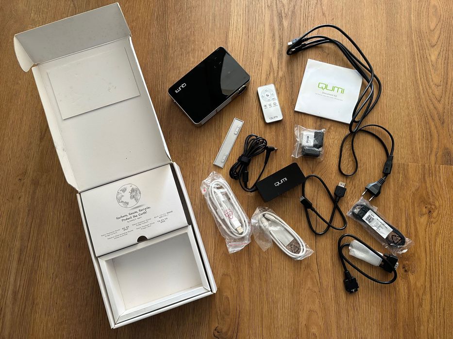 Videoprojetor portátil QUMI