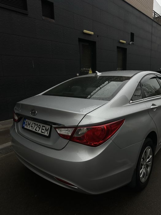 Hyundai Sonata 2011
