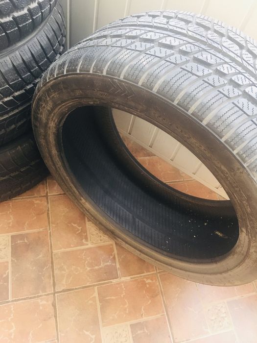 255/40R19 100V XL