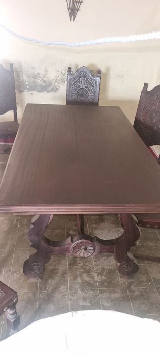 Mesa de jantar + 6 cadeiras em mogno  sec. XVII