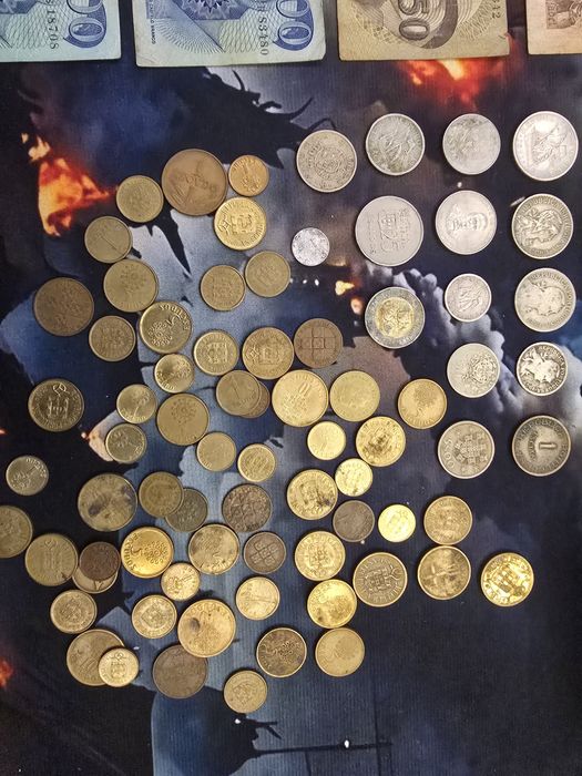 Moedas e notas escudos