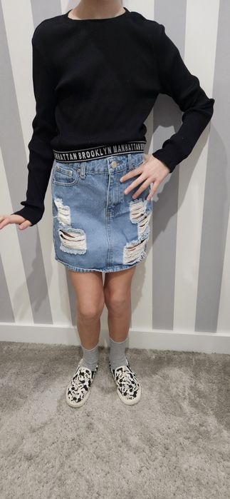 Spódniczka z dziurami 152