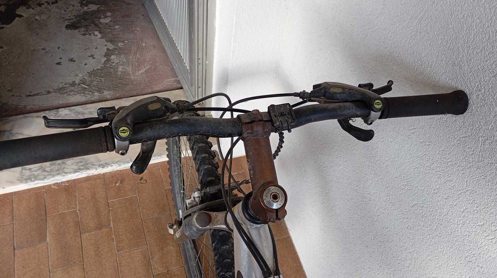 Bicicleta cinzenta de montanha - COOPER