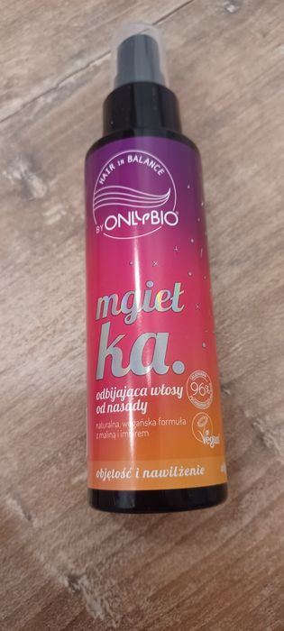 Mgiełka odbijająca włosy od nasady marki OnlyBio