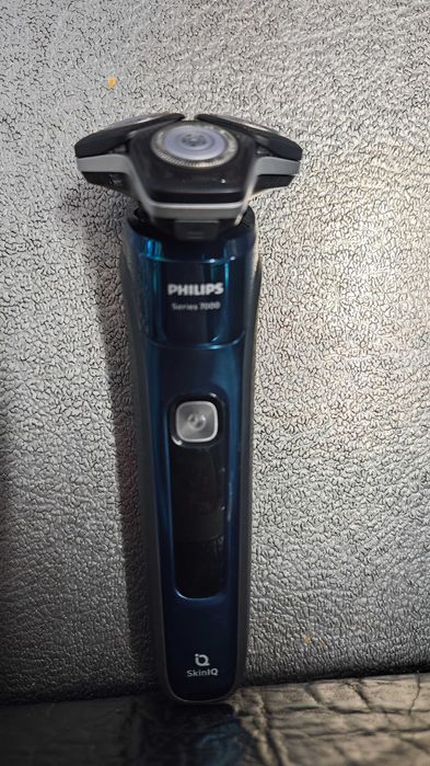 Електробритва Philips моделі S5884.