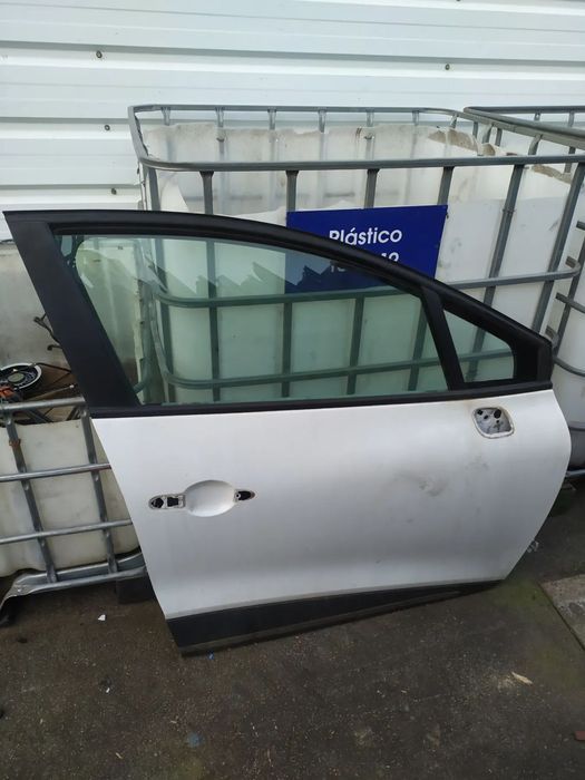PORTA FRENTE DIREITA RENAULT CLIO IV