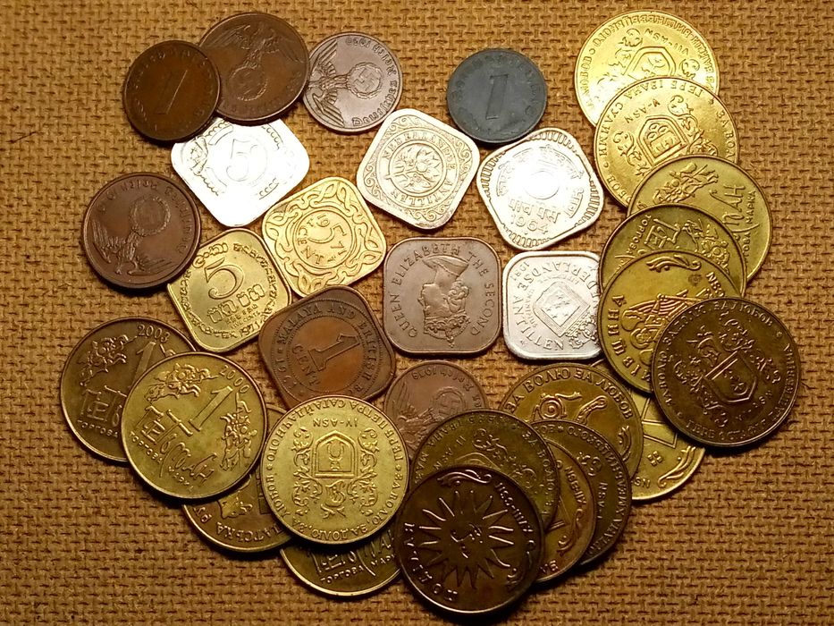 Монети   Жетони  .