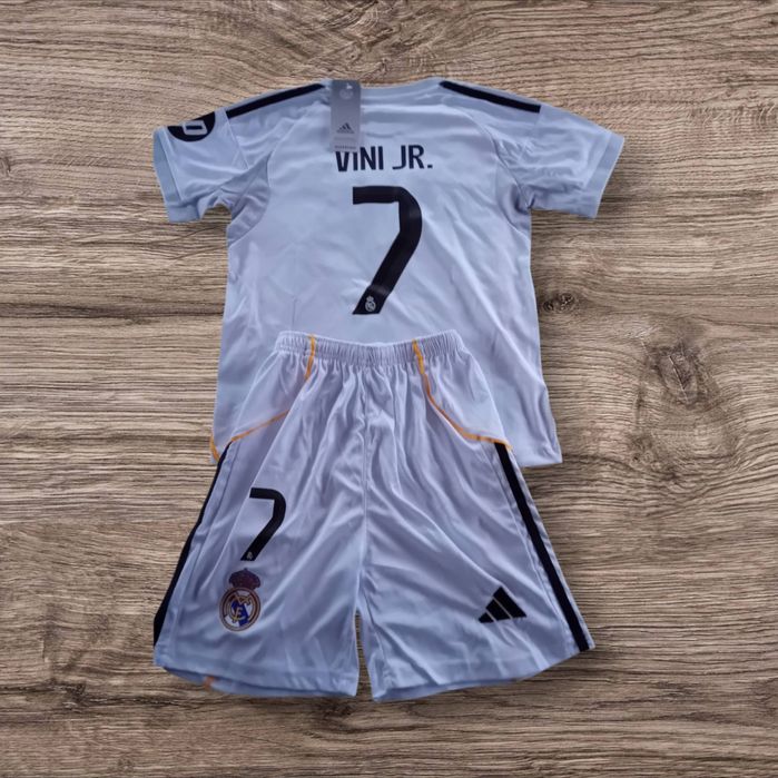 Equipamento criança Vinicius jr real madrid