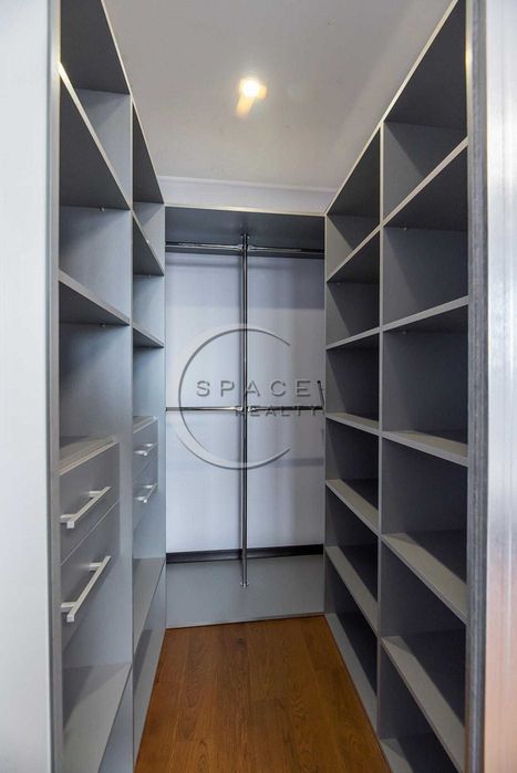 Оренда 3-кімнатної квартири 100 м2 з інвертором на 10кВт - Науки 55а