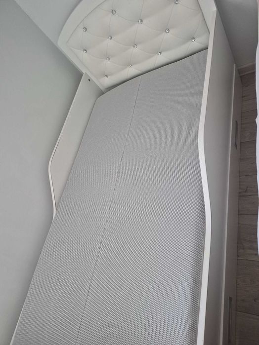 Łóżko glamour z diametami + gratie materac