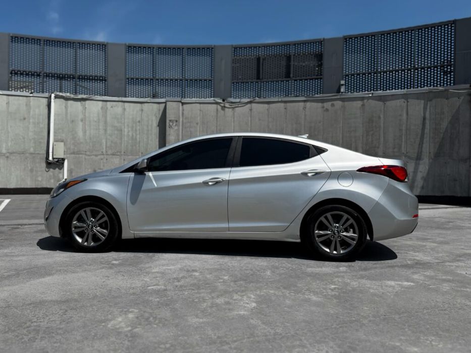 Прокат авто Hyundai Elantra. Оренда авто Рівне. Аренда авто