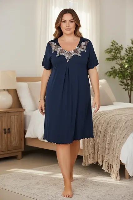 Нічна сорочка з мереживом