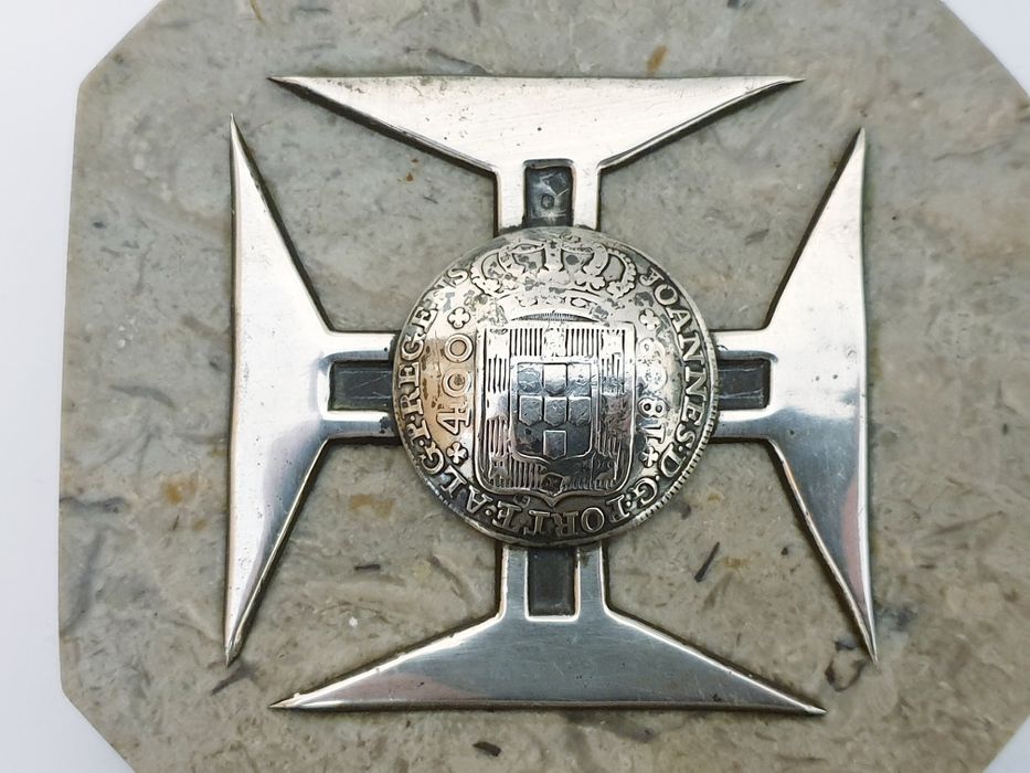 Antigo pisa papel em mármore com prata contrastada