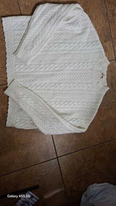 Ecru, modny,krótki sweterek,półgolf