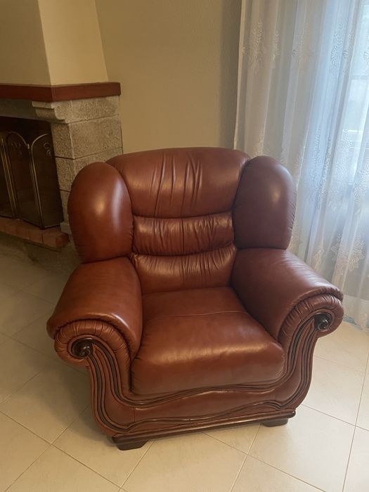 Vendo sofás em pele