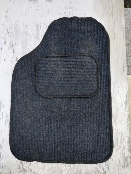 Продам автоковрики.