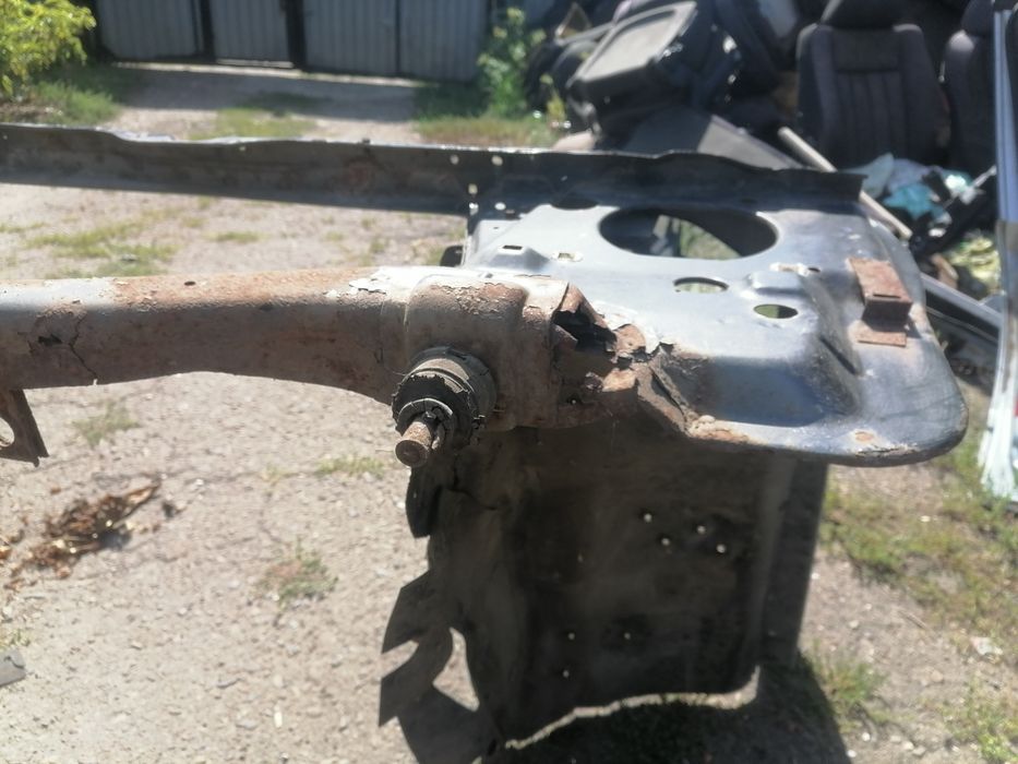 Опель фронтера А передняя рамка телевизор