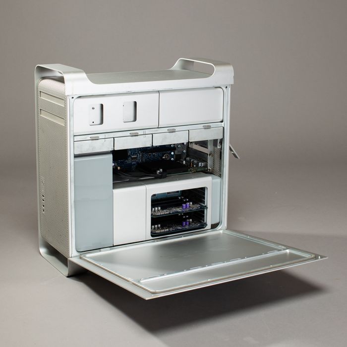 Mac Pro A1186 w dobrym stanie