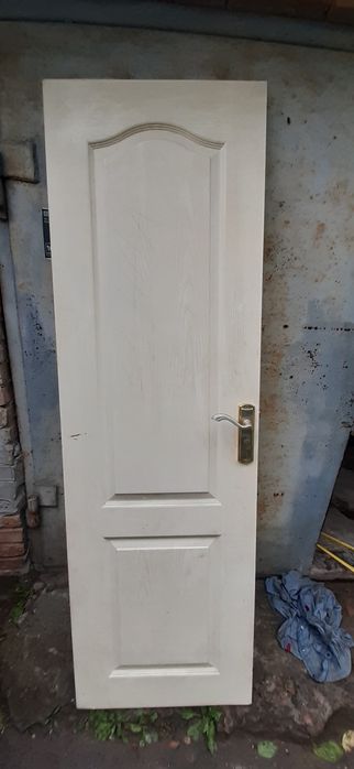 Продам двері із пресованого картону.