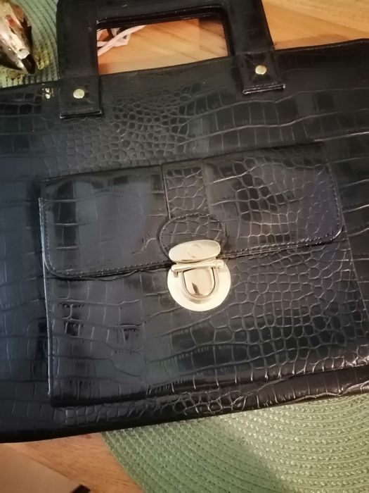 Aktówka lakierowana.