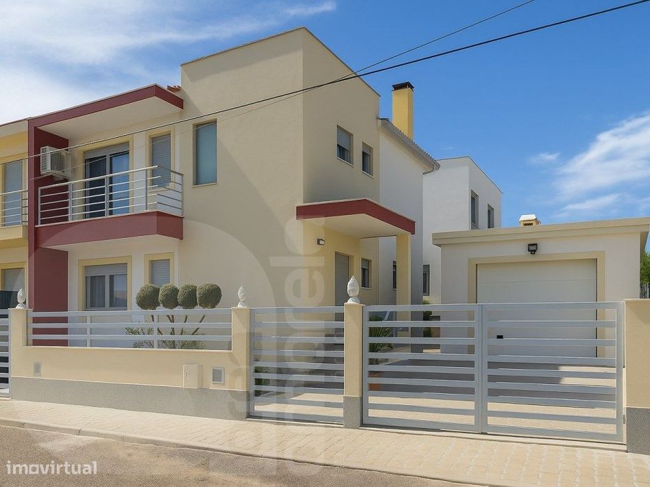 Moradia recente T3 | com Cave, Garagem e Espaço Exterior | Cavaquin...