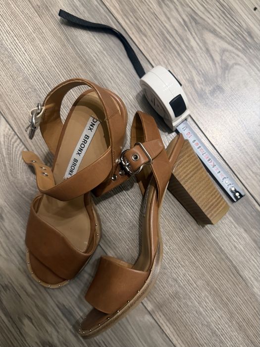 Skórzane sandały na słupku BRONX | Karmelowe / Camel | Boho | Stan bdb [rozmiar np. 38]