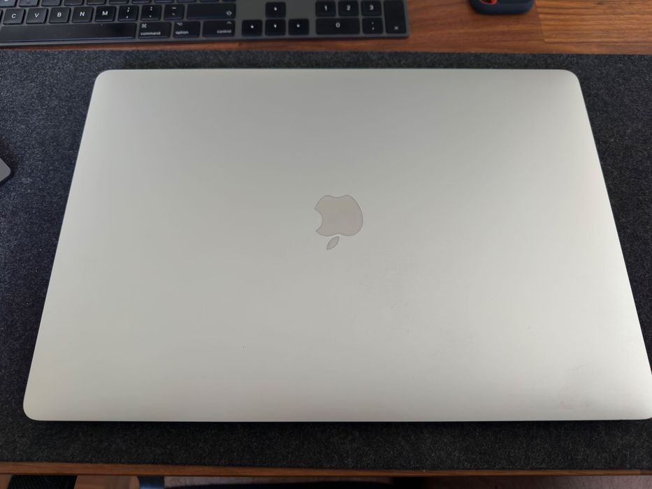 MacBook Pro 16'' | Core i9 2.3 | AMD 5600M | 1TB + EXTRAS