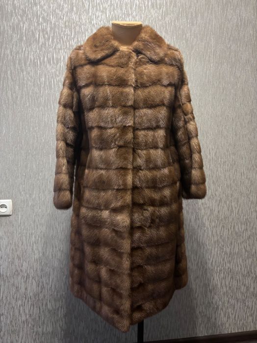Шуба норкова,колір світло коричневий.