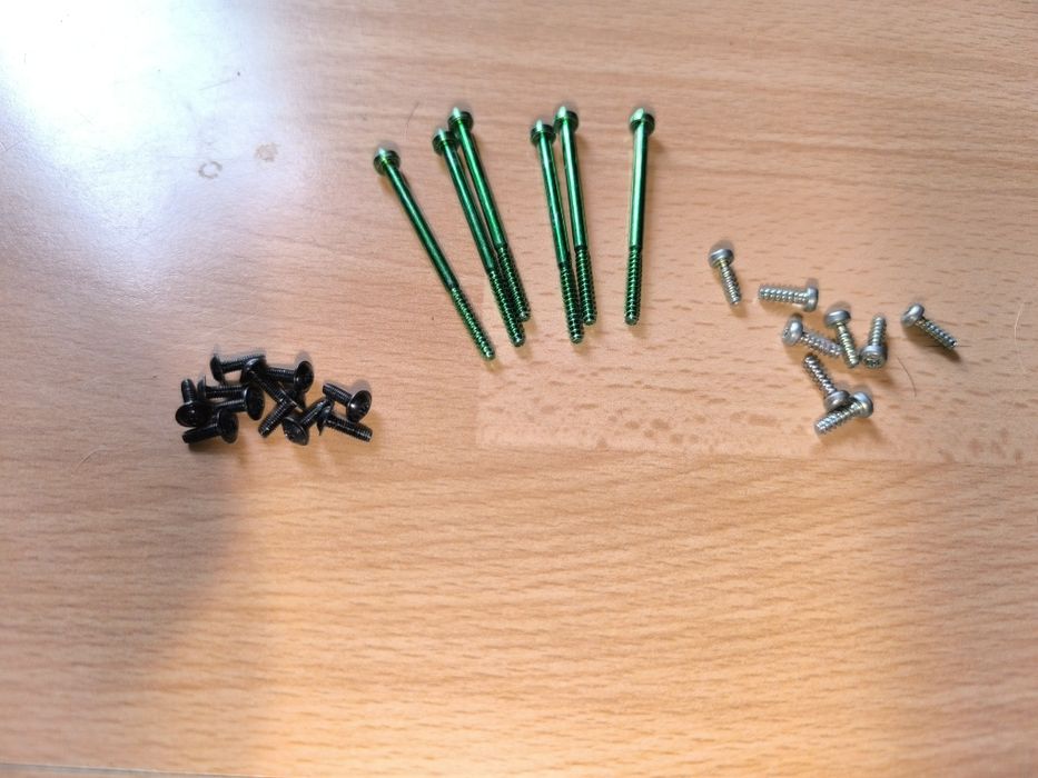 Komplet śrubek do Xbox One S..