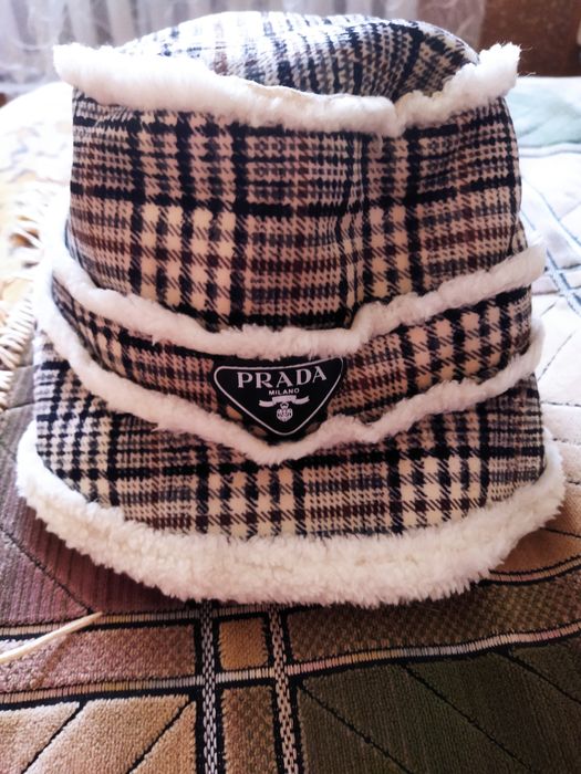 Нова дуже тепла і стильна панама в клітнку від  Рrada