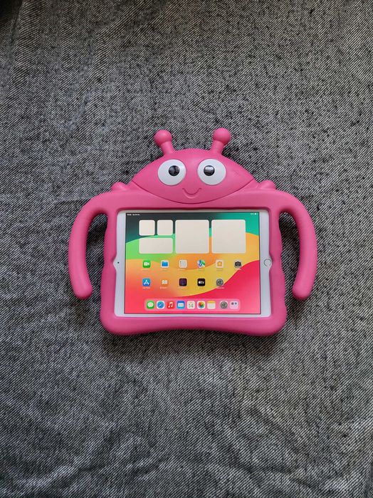 iPad 6 9.7" 128 ГБ планшет apple з чохлом