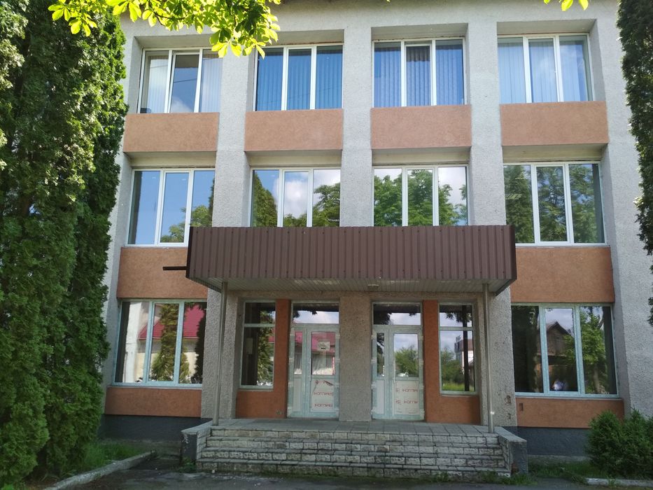 Продається приміщення 453 м2 у Дубровиці під офіс або бізнес