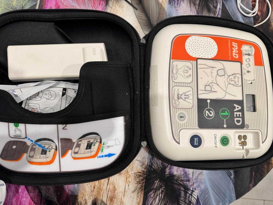 Автоматичний зовнішній дефібрилятор (AED) CU Medical i-PAD SP1 AUTO
