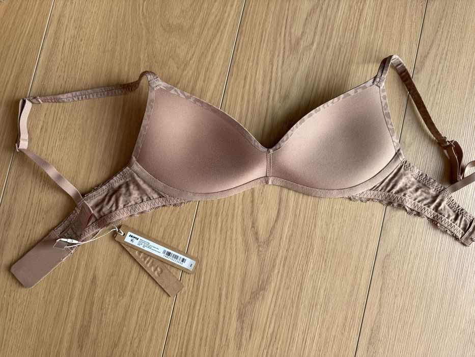 stanik Skims push up