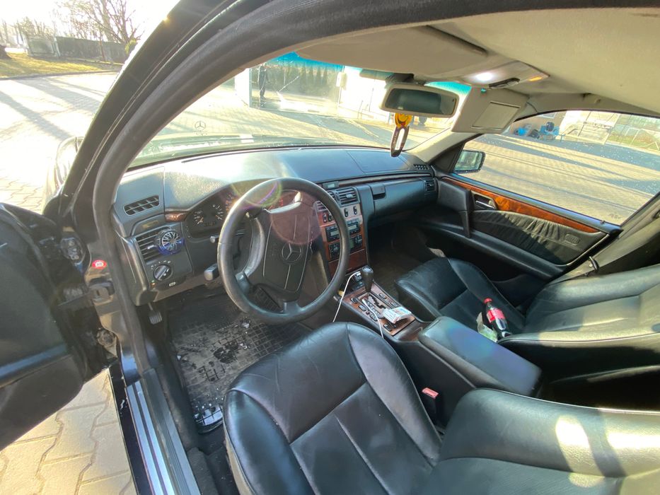 Продам мерседес 210