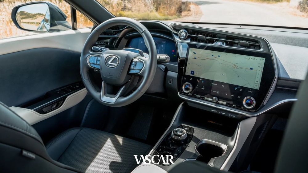 Lexus RZ 450e Luxury Pack