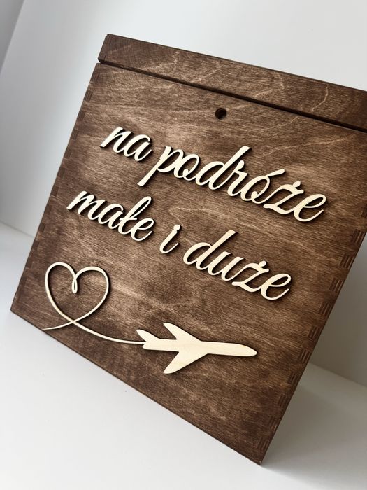 Rustykalne drewniane pudełko na koperty na podróże małe i suże zbieram