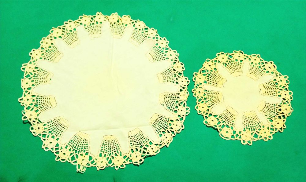 Conjunto de 4 naperons em linho e renda, peças antigas