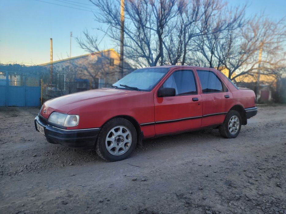 Ford Sierra  газ бензин 1.8 . Чудовий стан