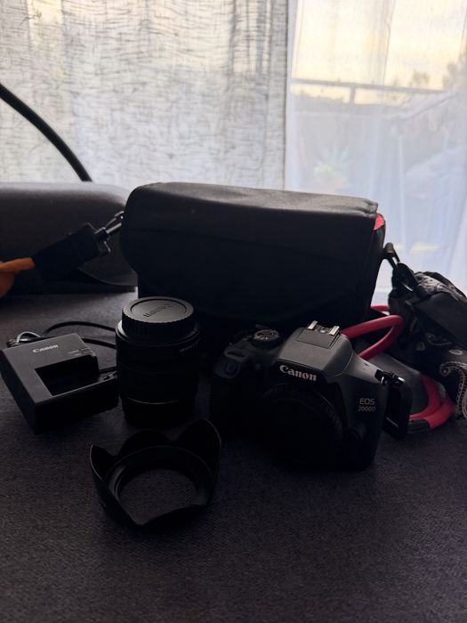 Camera canon 2000D