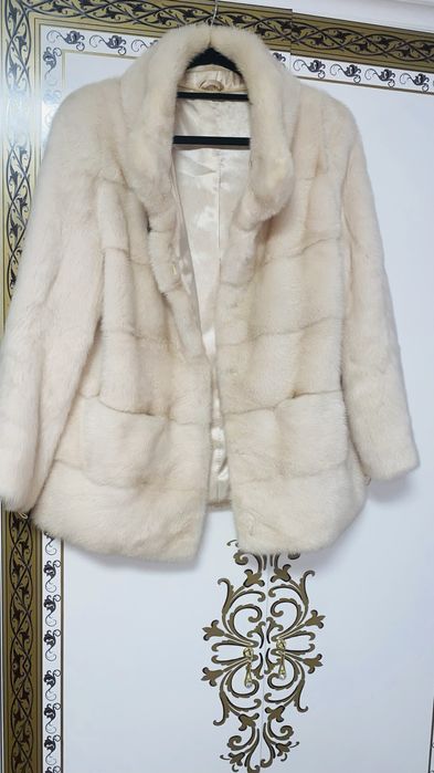 Біла норка , в ідеальному стані.